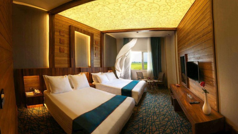 اتاق سه تخته هتل چهار ستاره میزبان بابلسر